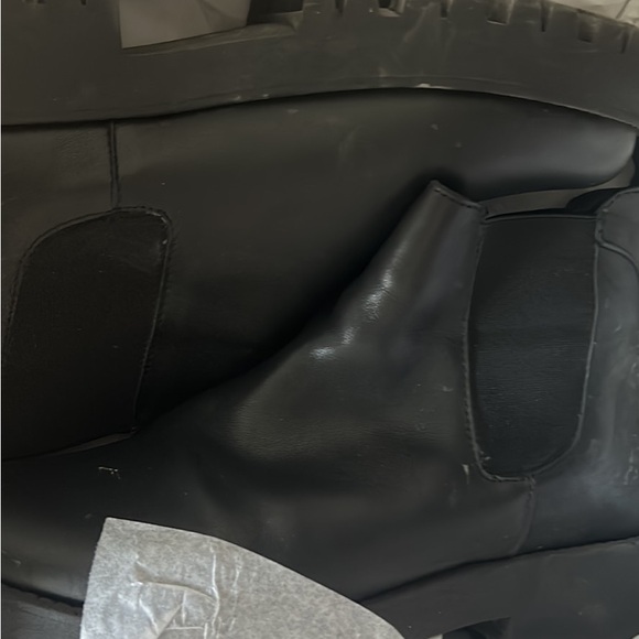 Black Leather Steve Madden Chelsea Boots Size 9.5W - Picture 2 of 2